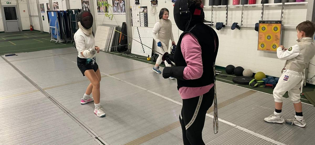 Rozpoczęcie szermierczych zajęć sportowych dla dzieci i młodzieży